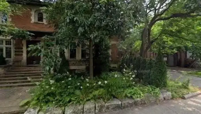 Dr Lisa Bradford Associates Street View 360deg - Toronto