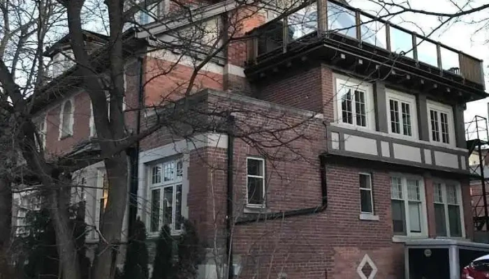 Dr. Lisa Bradford & Associates - Toronto